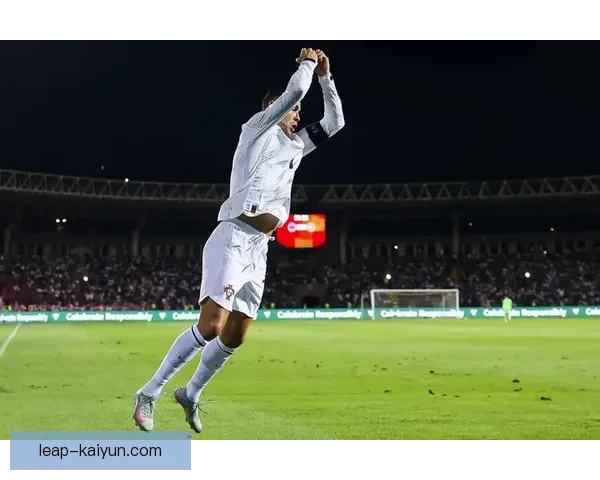 福登持续面对媒体评价与压力，状态保持稳定引人关注