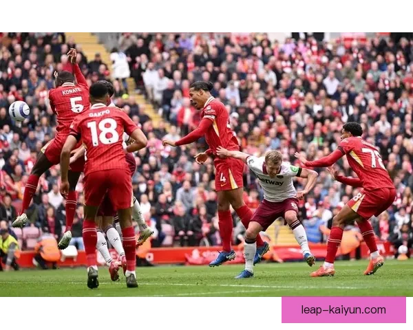 范戴克庆祝动作起源引发球迷热议,寓意深刻值得关注 范戴克庆祝动作起源引发球迷热议,寓意深刻值得关注