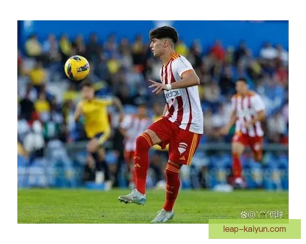 吉马良斯近期状态回暖，球队表现稳健，士气进一步提升。